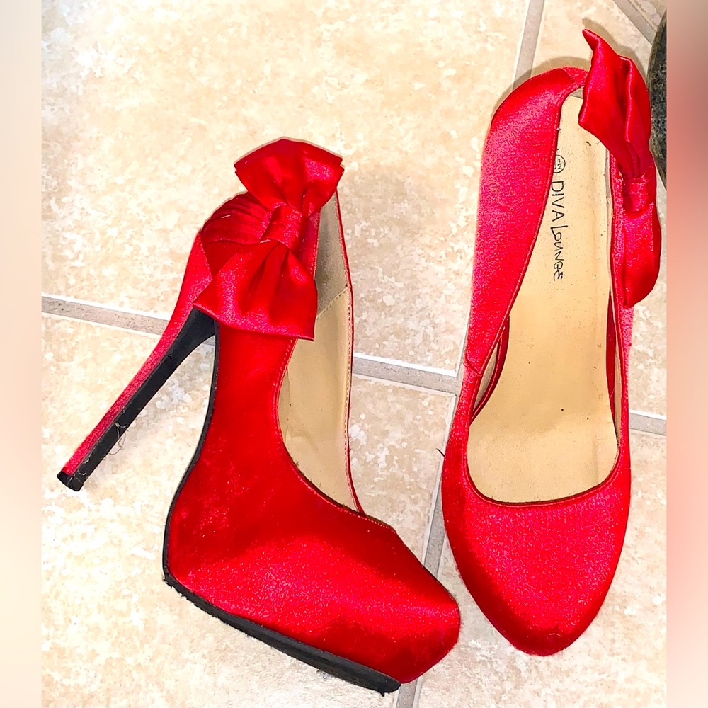 Diva Lounge red Satin silhouettes 5 inch high heels women’s size 8.5